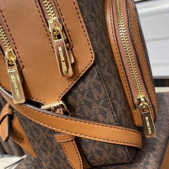 Michael Kors Backpack Bag Jaycee Md Backpack Brown Braun 35S2G8TB2B - Picture 13 of 16